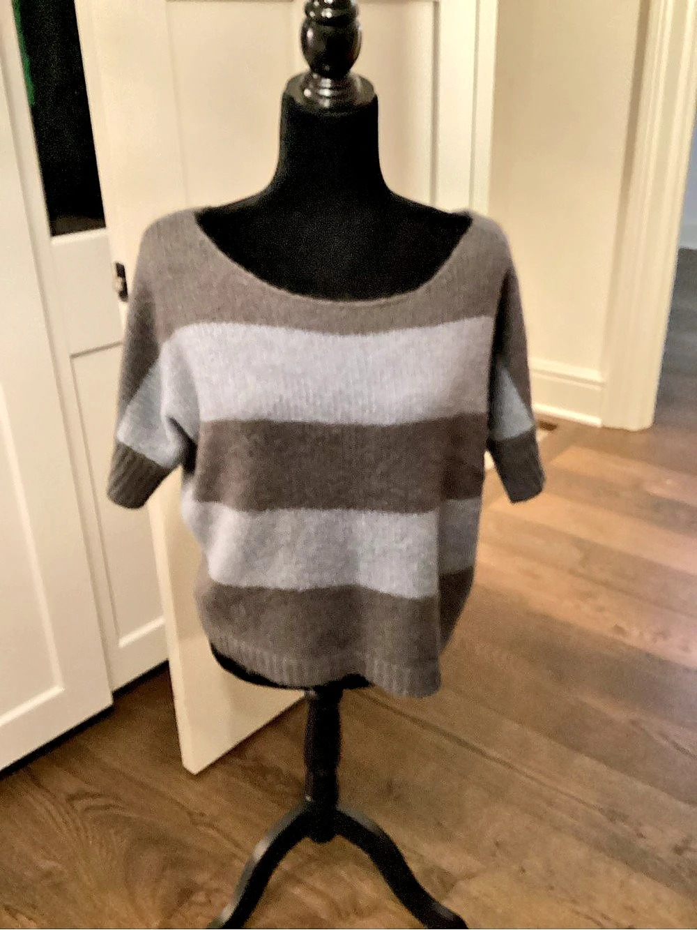 American Eagle Outfitters Striped Crewneck Sweater in Gray Size Medium